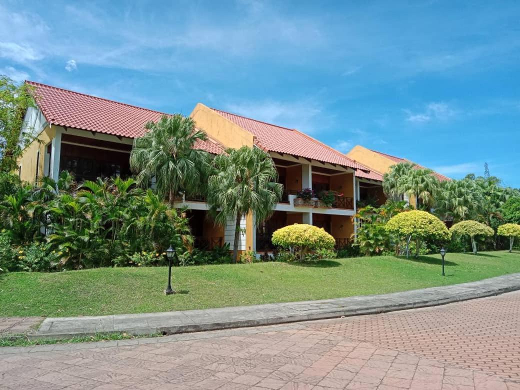 Tiara Labuan Hotel Esterno foto