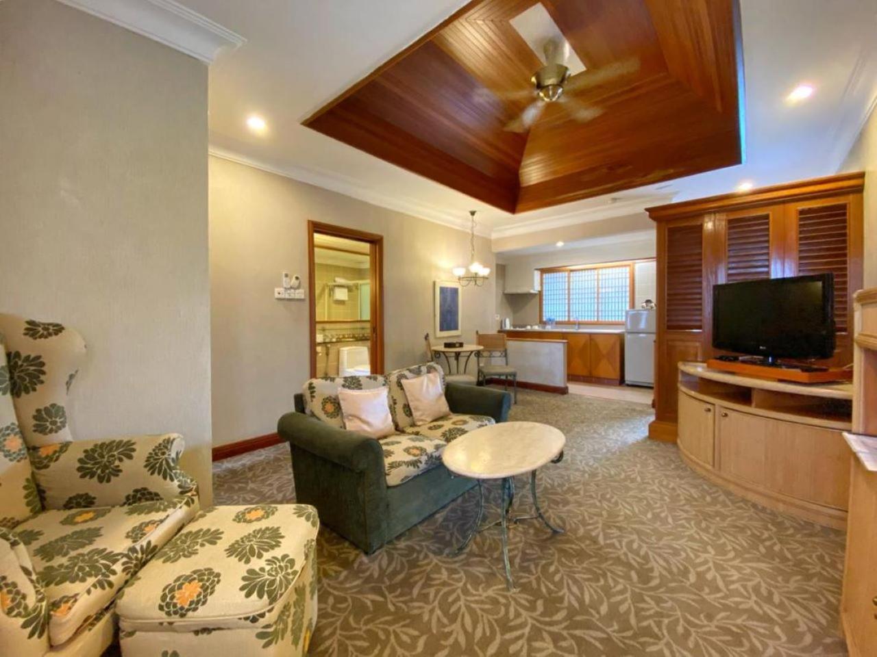 Tiara Labuan Hotel Esterno foto