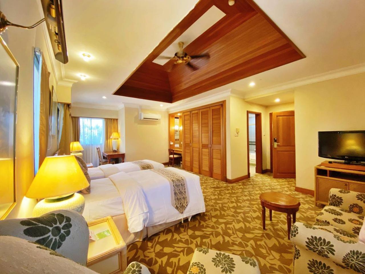 Tiara Labuan Hotel Esterno foto